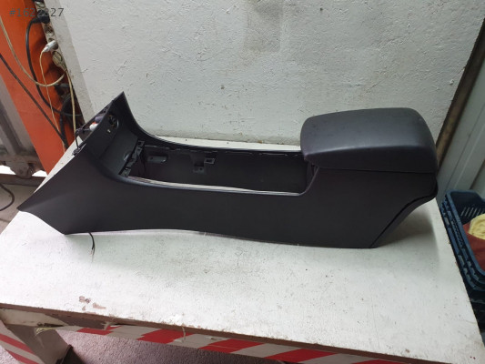 MAZDA 3 ORTA KONSOL ÇIKMA ORJİNAL MONTECAR