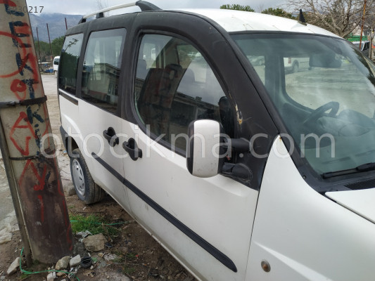 Fiat Doblo sağ ön kapı mevcuttur 2002