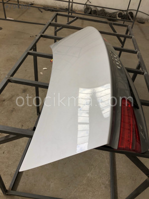 Audi A4 arka bagaj kapagı