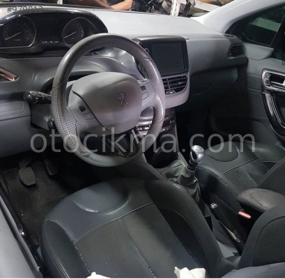 Peugeot  208 km saati