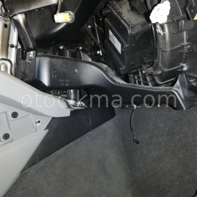 8W1819152 Audi a4 kalorifer borusu