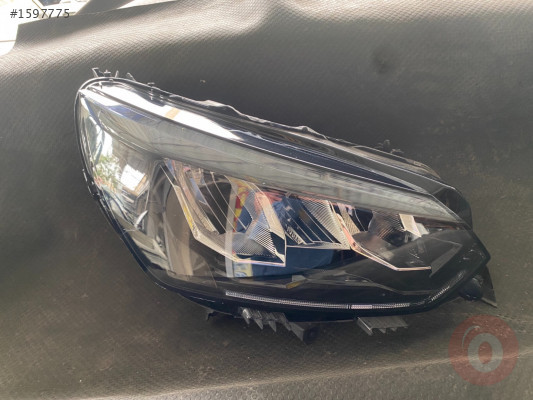 Peugeot 208 sağ far çıkma