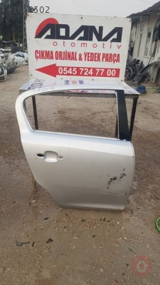 Opel corsa D  2012 model sağ arka kapı çıkma