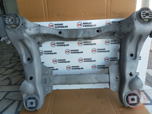 AUDİ A8 ÖN ALT TRAVERS 4E0399313D BTW 1,4376