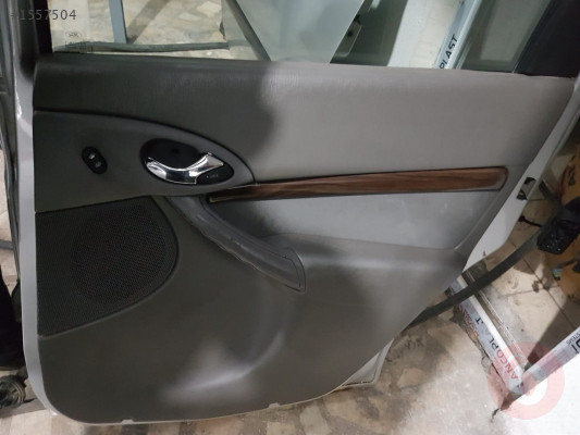Ford Focus MK1 Sağ Arka Hoparlör Kapağı Orjinal Çıkma