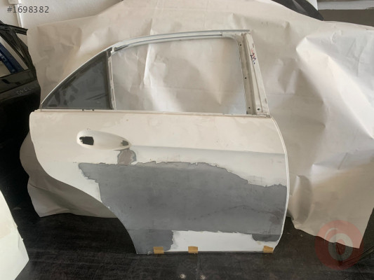 MERCEDES W212 SAĞ ARKA KAPI