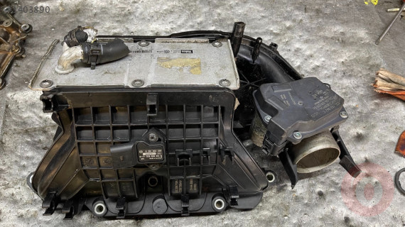 AUDİ A3 CAX KODLU EMME MANİFOLD
