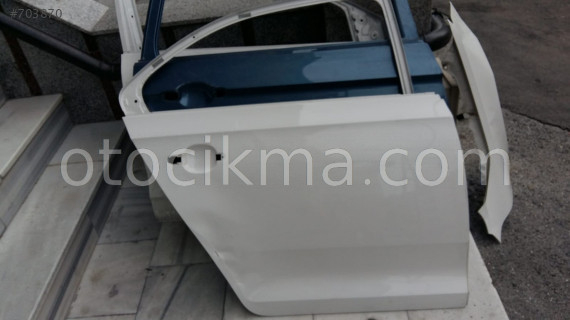 skoda rapid sağ arka kapı orjinal çıkma parça