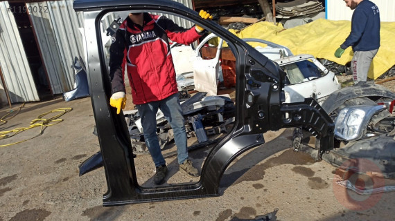 FORD CUSTOM SAĞ ÖN KAPI FRANGARTI SIFIR ORİJİNAL
