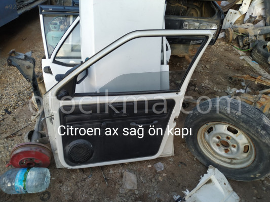 Citroen ax sağ ön kapı mevcuttur.