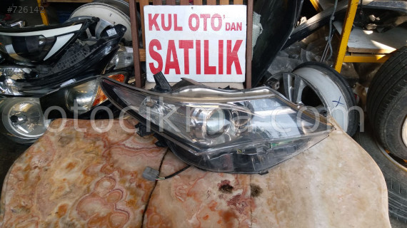 çıkma toyota auris sağ far