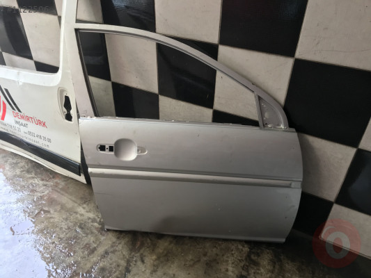Hyundai Accent Esra Sağ Ön Kapı