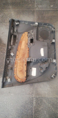 4M51-A23942-C FORD FOCUS SAĞ ÖN KAPI DÖŞEMESİ