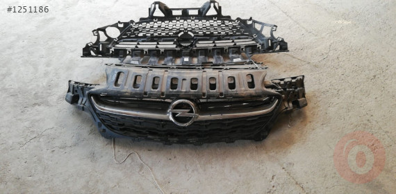 opel corsa e kasa çıkma ön panjur.