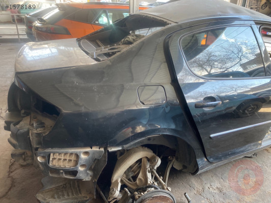 Peugeot 407 arka çamurluk