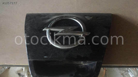 Opel corsa bagaj açma düğmesi