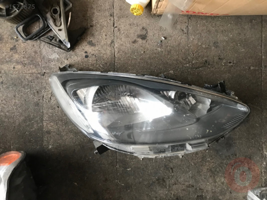 Mazda 2 far lambası sağ
