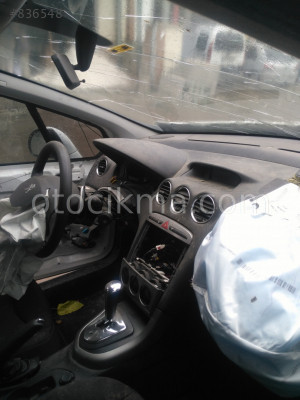 Peugeot308 göğüs torpido