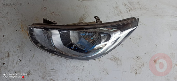 Hyundai accent sol ön far