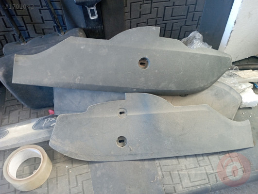 Ford focus orta konsül yan kaplama..4M51-A046827