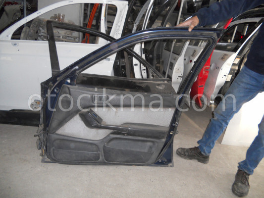 MİTSUBİSHİ LANCER SAĞ ÖN KAPI 1990 MODEL ORJİNAL ÇIKMA TEMİZ