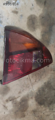 Renault Clio 2 sol arka stop mevcuttur.