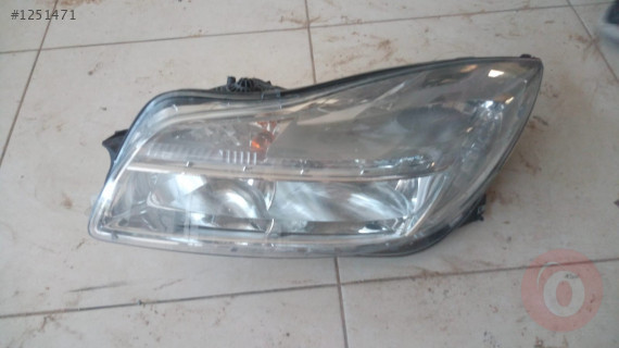 opel insignia çıkma sol ön far.