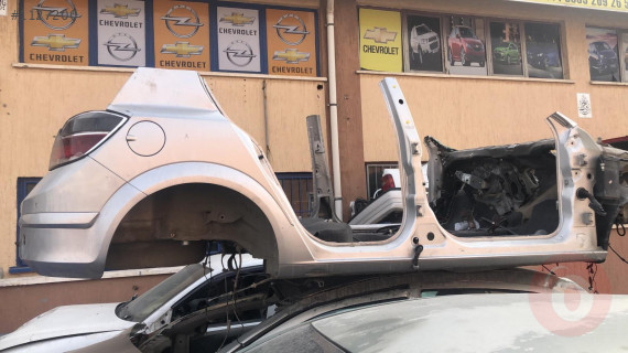 OPEL ASTRA H SAĞ KAPI DİREĞİ - ORTA DİREK HATASIZ