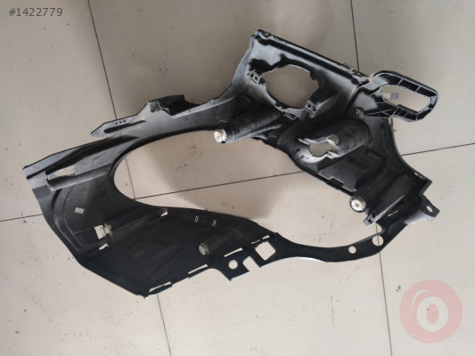 BMW X5 E70 Sağ Çamurluk Braketi
