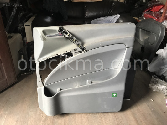 Mercedes vito Çıkma sağ ön kapı döşemesi