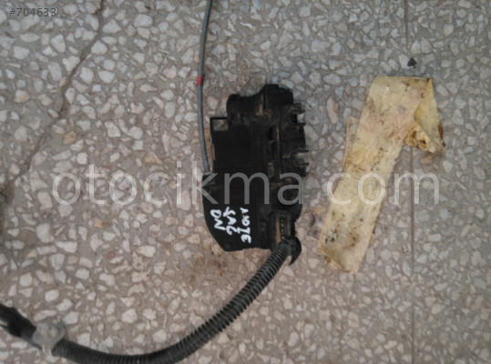 Nissan note sağ ön kapı kilidi