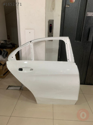 MERCEDES W205 SAĞ ARKA KAPI