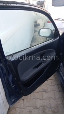 çıkma mitsubishi carisma sol ön kapı döşemesi