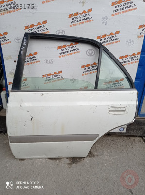 Toyota Carina Sol Arka Kapı Yarı Dolu