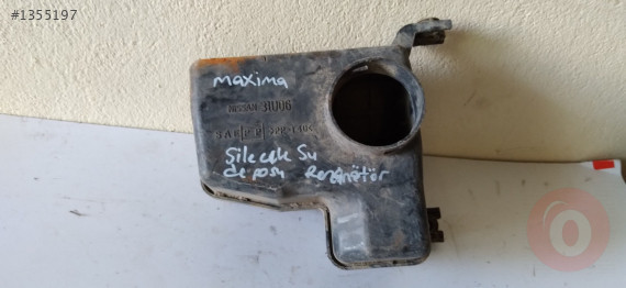Nissan Maxima Cam Su Bidonu