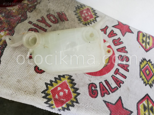 TOYOTA COROLLA CAM SU BİDONU
