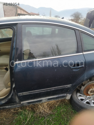 Volkswagen Passat b5.5  sol arka kapı mevcuttur.