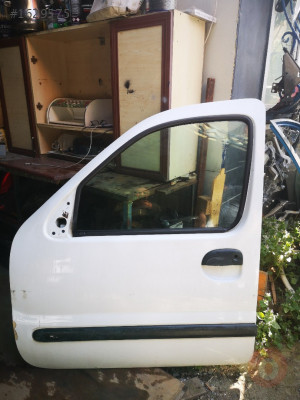 Renault kango çıkma sol ön kapı
