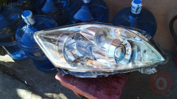 çıkma toyota auris sağ far