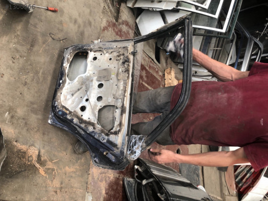 Mazda 323  hb sol arka kapı