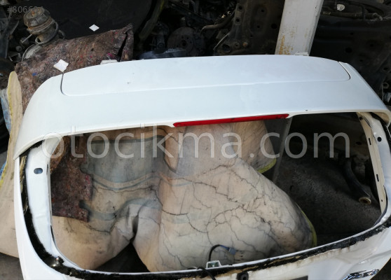 FORD FİESTA 3 ARKA SPOİLER