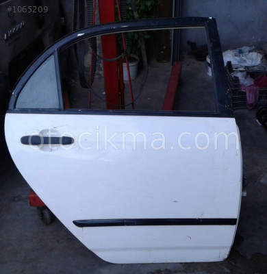 TOYOTA Corolla sağ arka kapı boyasız