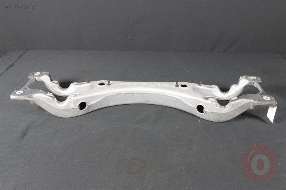 AUDİ Q7 07-15 ARKA TRAVERS  	7L8512369
