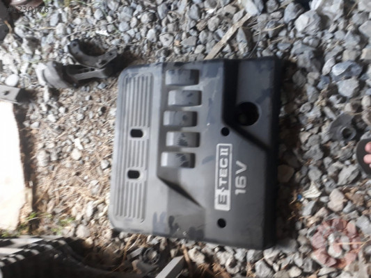 chevrolet evanda çıkma motor üst plastiği.
