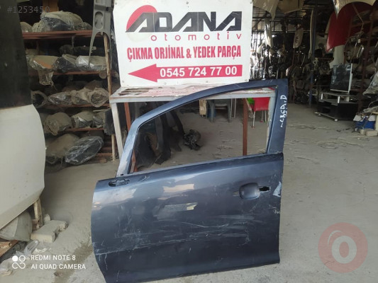 Opel Corsa D.  2013 model sol ön kapı   servis iadesi