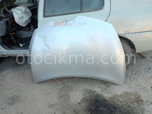 Renault Clio 4 hafif hasarlı ön kaput