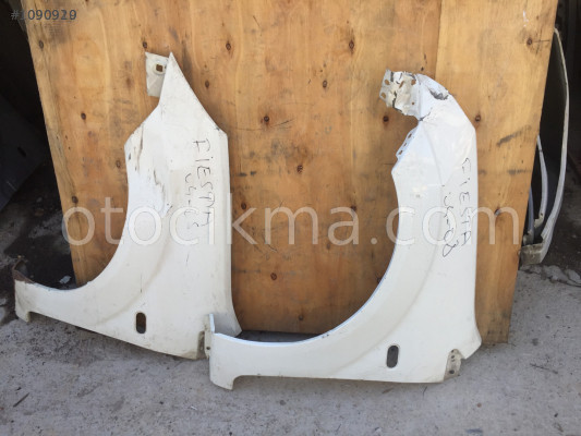 FORD FIESTA SOL ÖN ÇAMURLUK