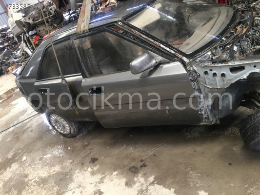 Mazda 323 sağ ön kapı