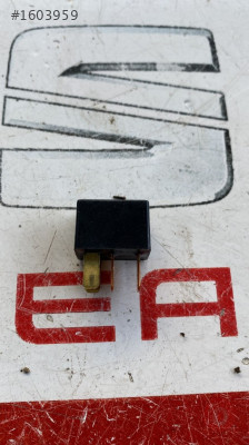 MR588567 mitsubishi l200 lancer 2014 siyah röle otocikma.com da - 1603959