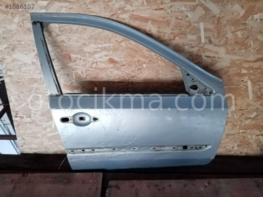 RENAULT LAGUNA 2 SAĞ ÖN KAPI AZ HASARLI GRİ